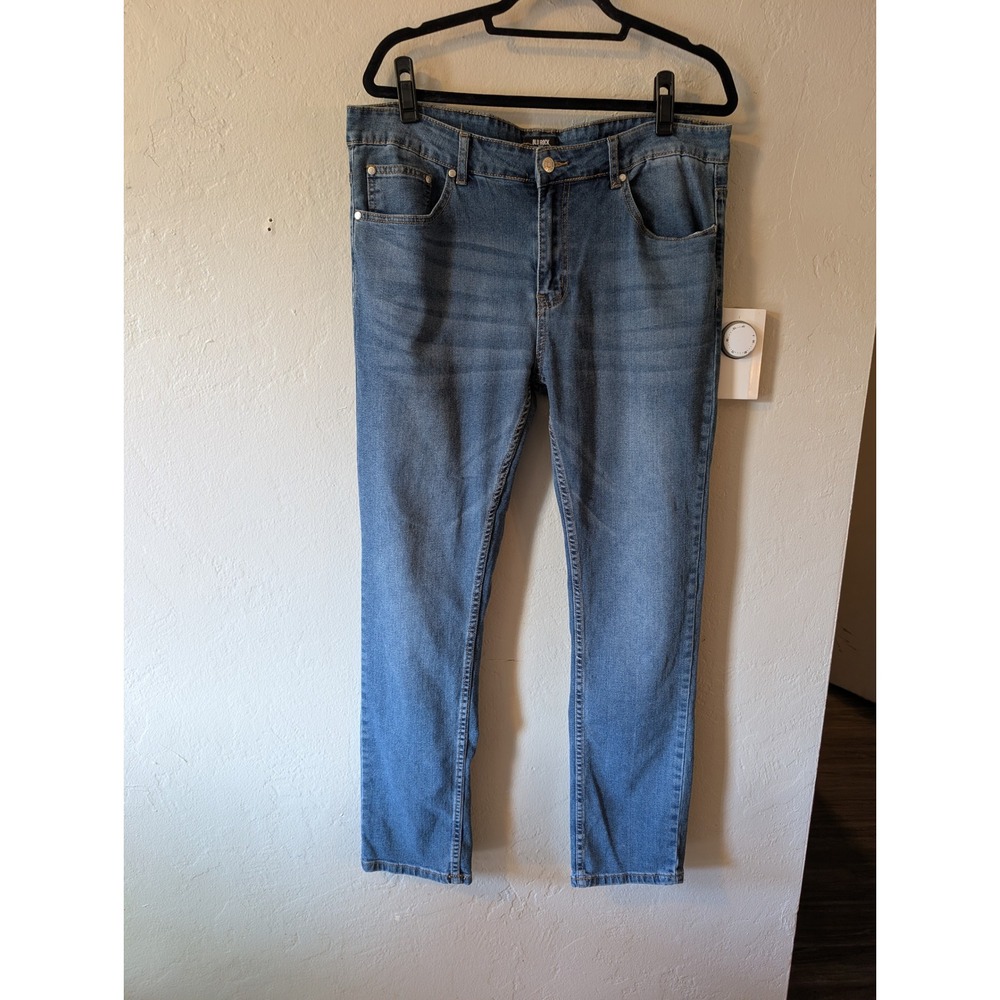 Blu Rock Mens Jeans size 34 Straight Leg Medium Wash Classic 5 Pocket Denim